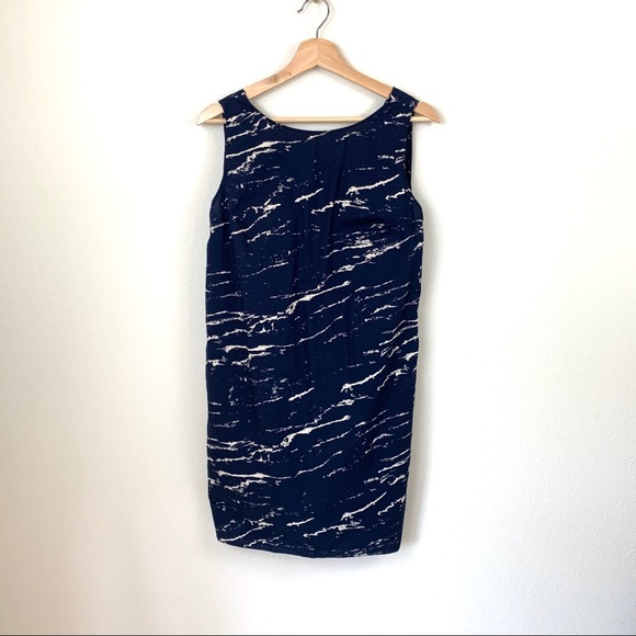 ✨5 FOR $25✨ GAP Navy Blue Twist Back Marble Print Shift Dress - Picture 3 of 12